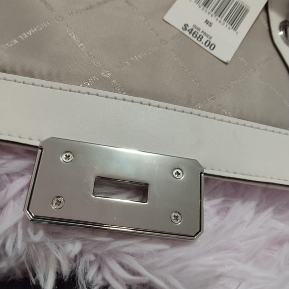 Host Pick✨Micheal Kors Peyton MED shoulder flap optic white bag NewW/Defects - Picture 5 of 17